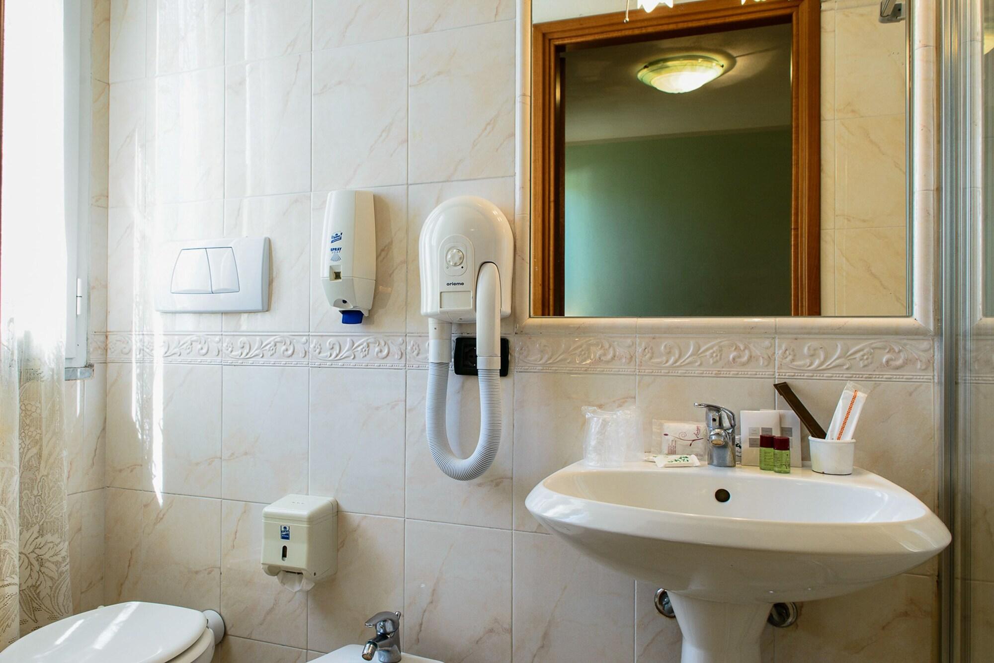 Hotel Villa Adriana Виареджо Экстерьер фото