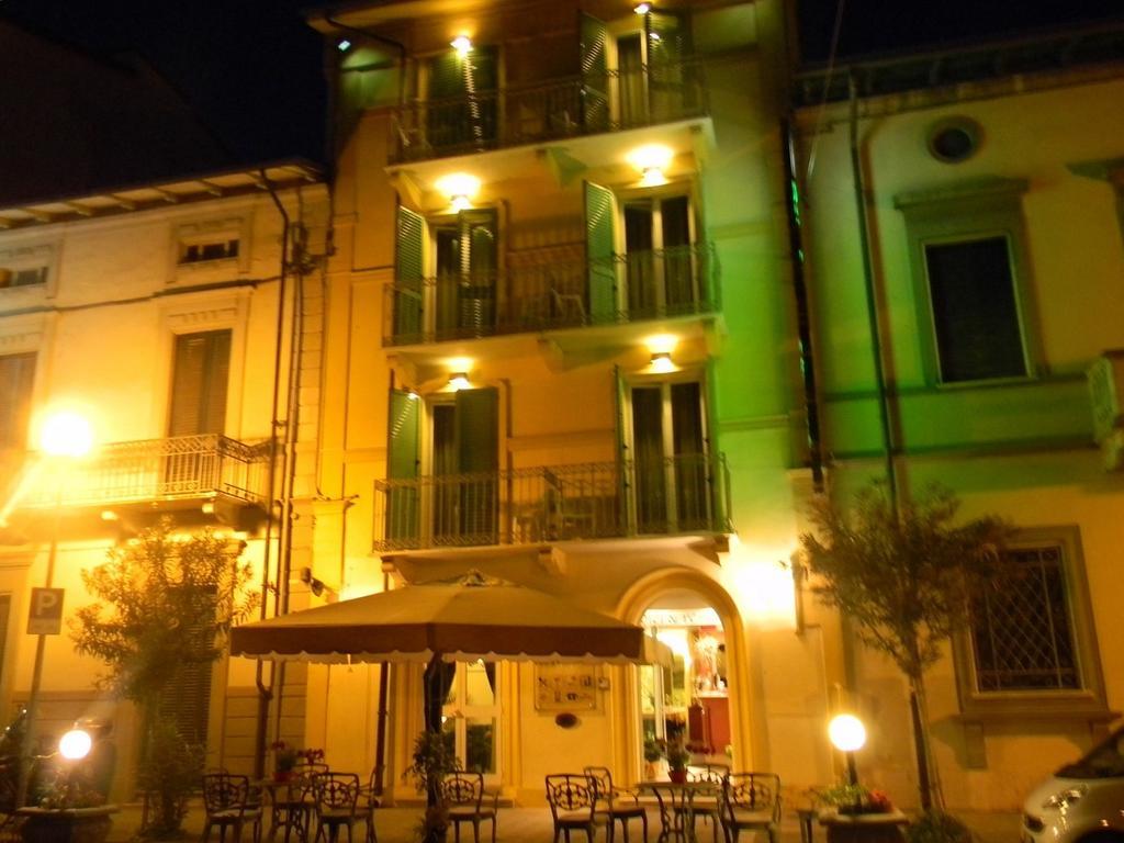 Hotel Villa Adriana Виареджо Экстерьер фото