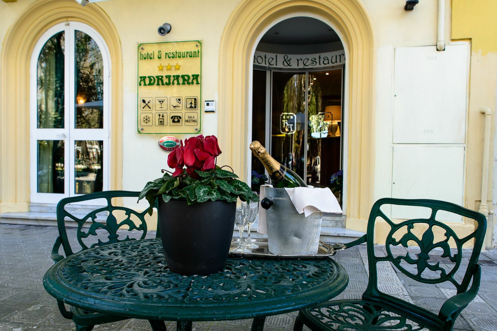 Hotel Villa Adriana Виареджо Экстерьер фото